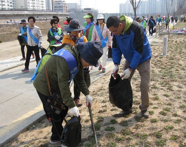 도봉구 ‘세계 물의 날’ 맞아 하천정화 활동 및 캠페인 실시