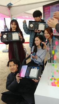 LG유플러스, 갤럭시S9 사전 개통 기념 행사 열려