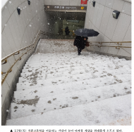 홍성룡 시의원, 캐노피 없는 지하철역 출입구 시민안전 위협