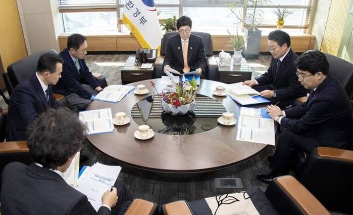 조명래 "지역 맞춤형 미세먼지 대책 수립"