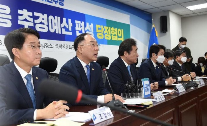 정부, '코로나19 추경'안 의결...중기·소상공인에 2조 추가 지원