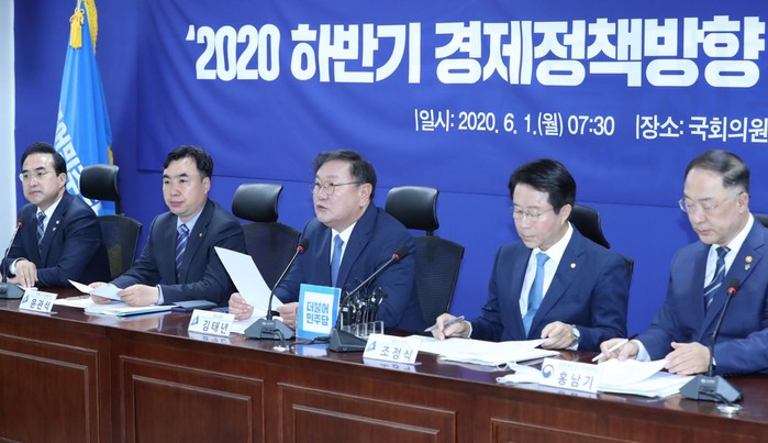 "2022년까지 화물차·통학차 15만대 친환경차 전환"