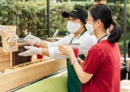전국 우리 사회 1,300명의 숨은 환경영웅...감사 커피 전달한 스타벅스
