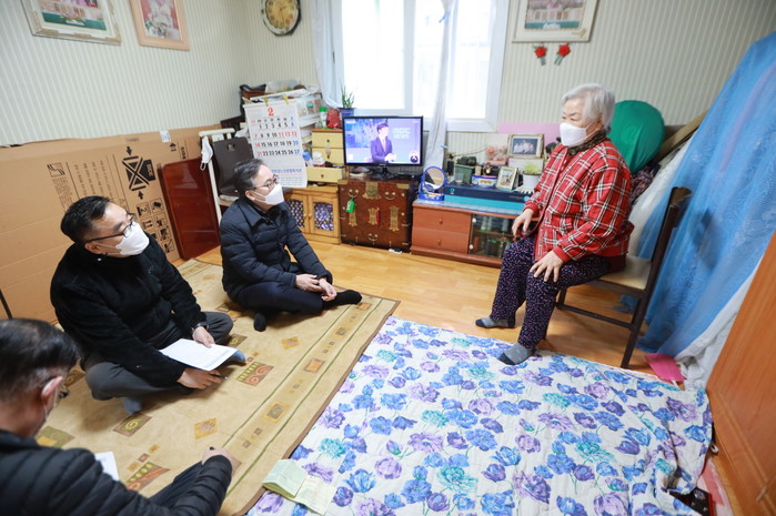 유성훈 구청장, 설 앞두고 소외계층 찾아 소통행정