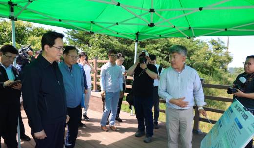 정황근 농식품부 장관, 강원 강릉 여름배추 밭 방문, 배추 생육상태 등 점검