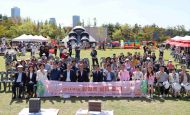 [포토]박강수 마포구청장, 청명한 가을... 2천여 주민과 함께 동 축제 현장 속