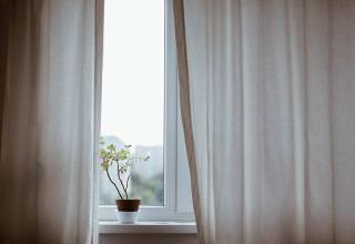 실내 공기 질 관리 요령은? “미세먼지 좋을 때 vs 나쁨일 때”