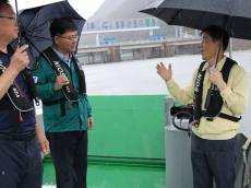 [포토]홍동곤 한강유역환경청장,  팔당호 녹조발생 현장 점검