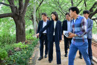최호정 의장, 안양천 방문…수목 유지관리 개선방안 모색