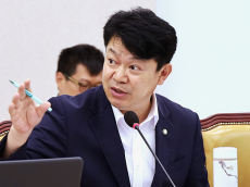 복기왕, 고속도로 태양광 활용법 발의...“산림·농지 대신 유휴부지로”