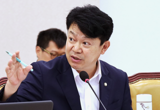 복기왕, 고속도로 태양광 활용법 발의...“산림·농지 대신 유휴부지로”