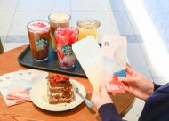 스타벅스에서 온 가족 추천 메뉴 즐기고 ‘적마 세뱃돈 봉투’ 받아볼까?