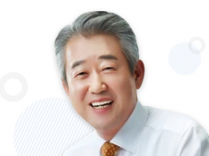 NH투자증권 차기 대표로 ‘비현역’ 배경주 급부상… “강호동 농협 회장이 팍팍 밀어줘”