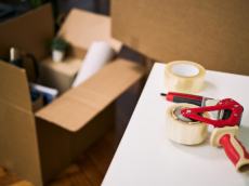 택배 포장 테이프 냄새, 내 건강 괜찮나…생활 속 ‘화학 자극’ 논란 왜?