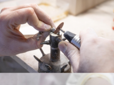 주택가 한복판 ‘치기공 작업장’… 미세분진·화학물질 노출, 관리 사각지대