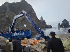 독도에 쌓인 쓰레기...외딴 섬 폐기물 관리의 현실